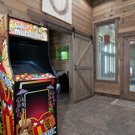 Splash Mountain Pool Hot Tub Theater Game Room Sevierville Exterior photo