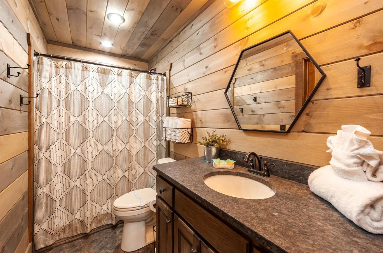 Splash Mountain Pool Hot Tub Theater Game Room Sevierville Exterior photo
