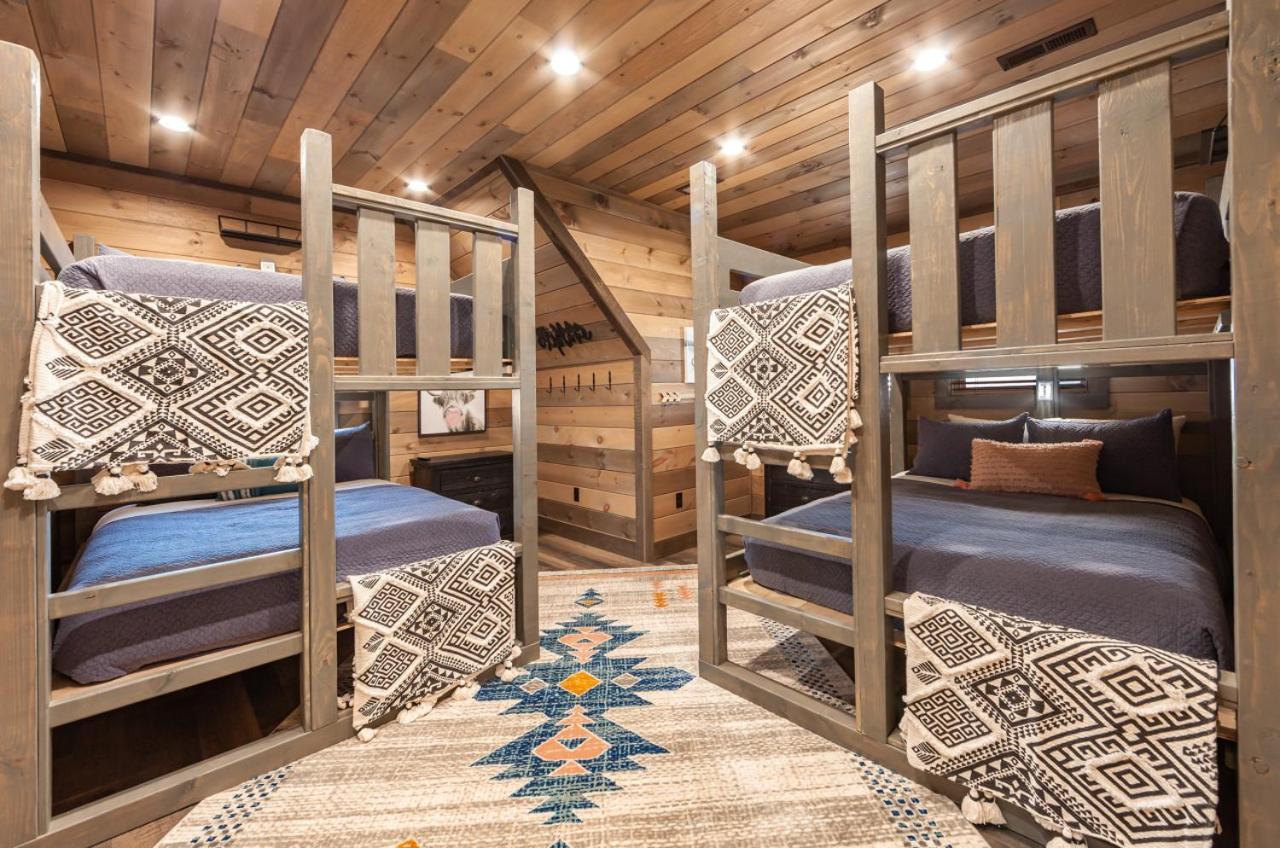 Splash Mountain Pool Hot Tub Theater Game Room Sevierville Exterior photo