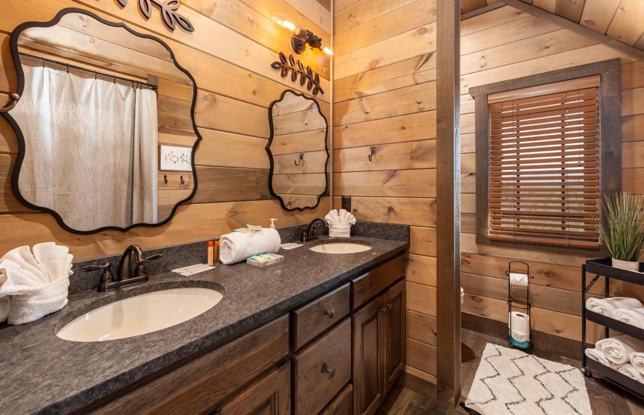 Splash Mountain Pool Hot Tub Theater Game Room Sevierville Exterior photo