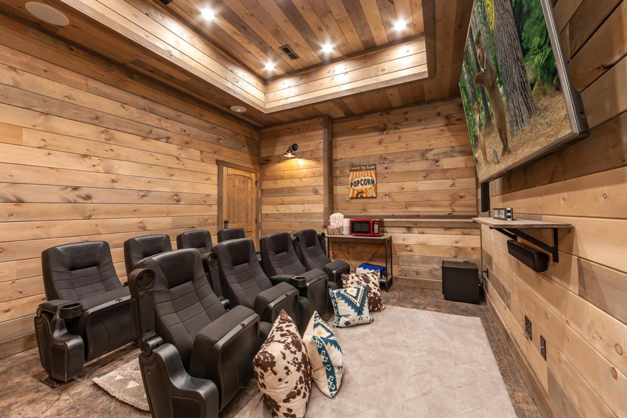 Splash Mountain Pool Hot Tub Theater Game Room Sevierville Exterior photo