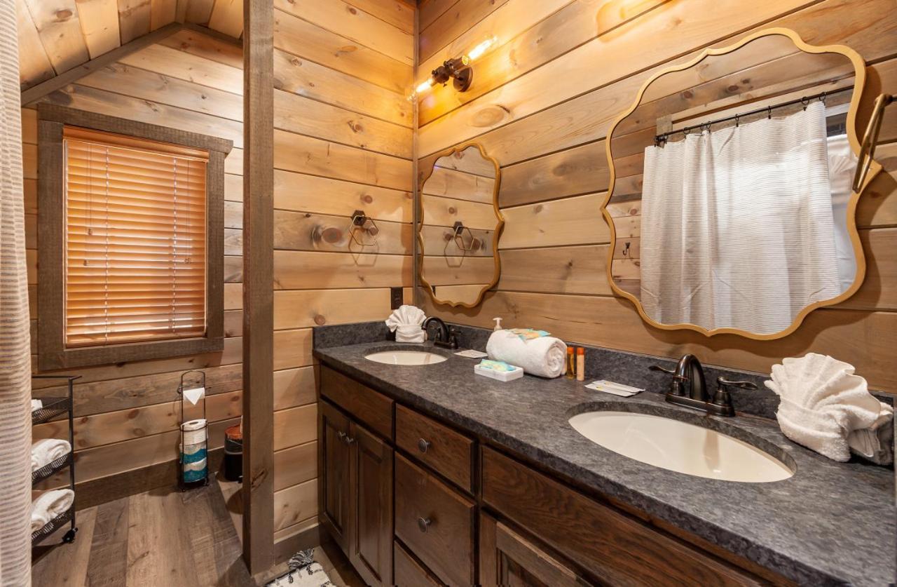 Splash Mountain Pool Hot Tub Theater Game Room Sevierville Exterior photo