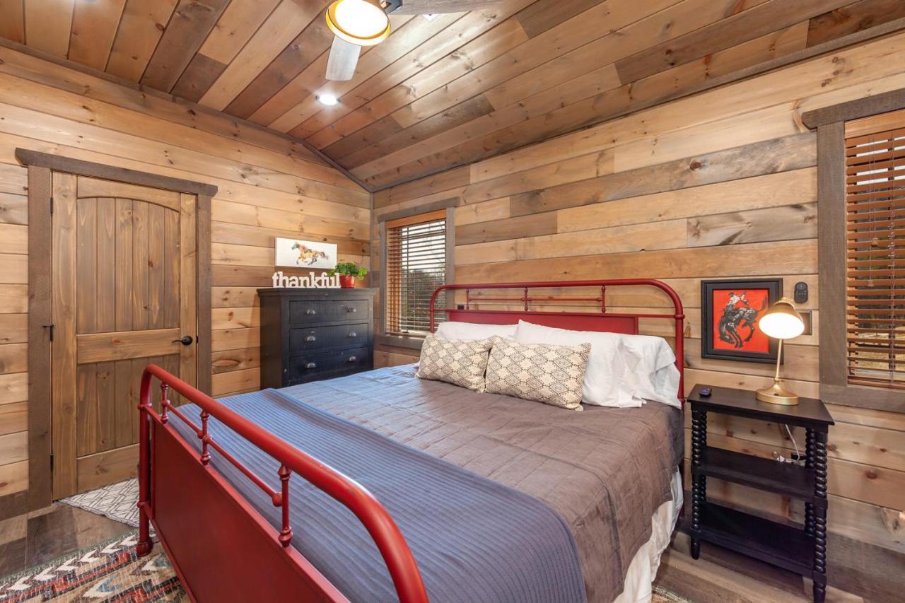 Splash Mountain Pool Hot Tub Theater Game Room Sevierville Exterior photo