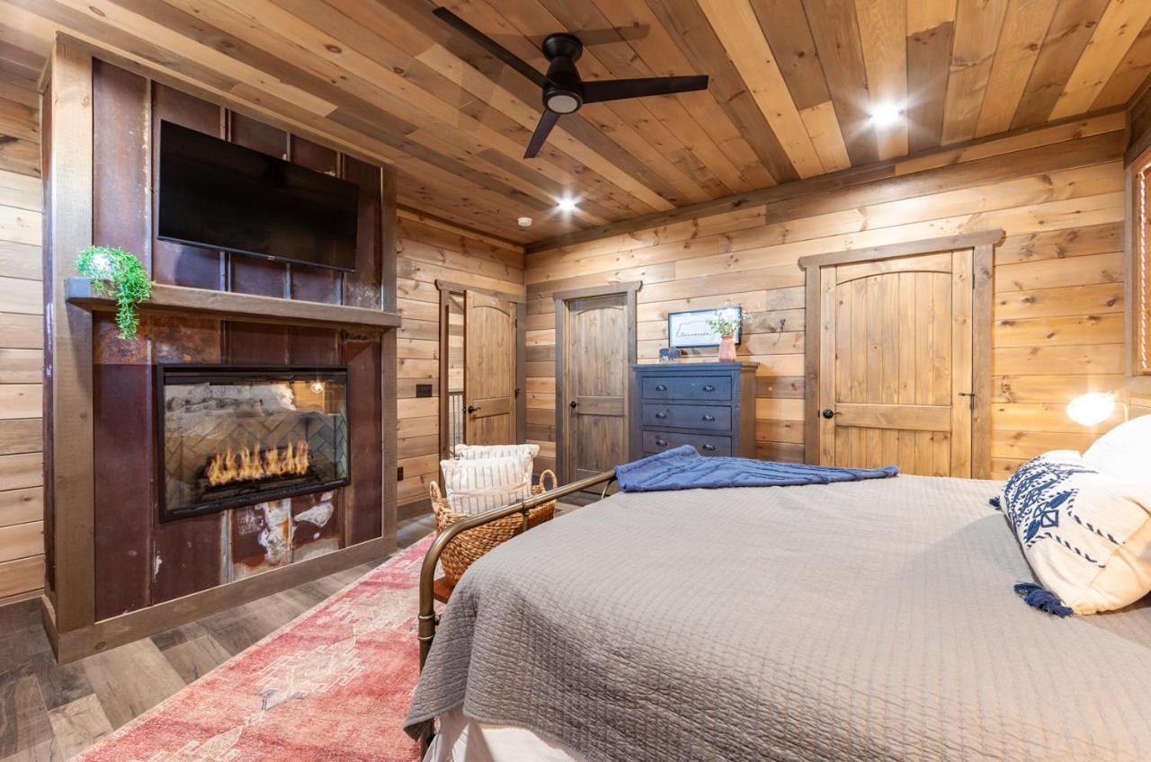 Splash Mountain Pool Hot Tub Theater Game Room Sevierville Exterior photo