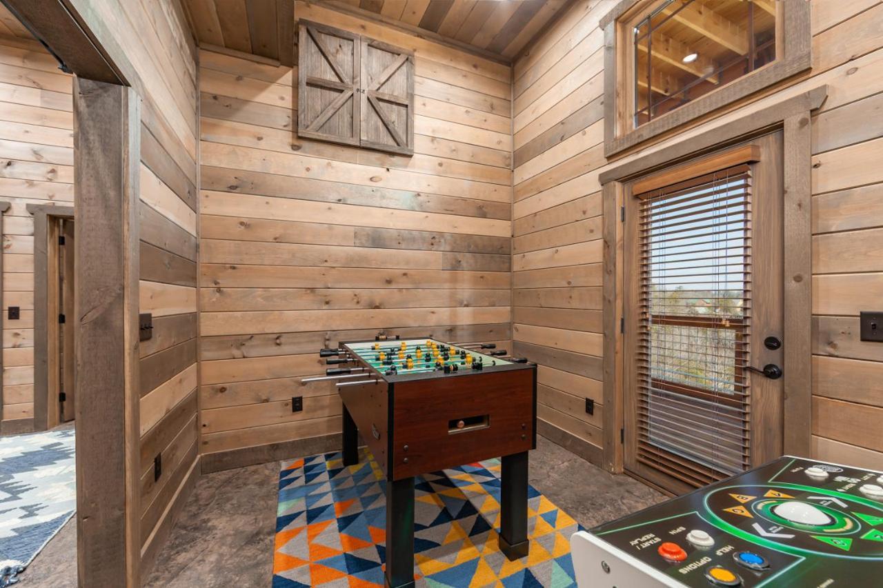 Splash Mountain Pool Hot Tub Theater Game Room Sevierville Exterior photo
