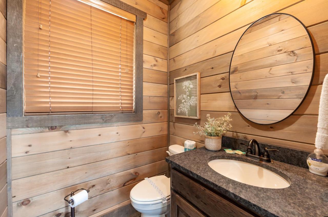 Splash Mountain Pool Hot Tub Theater Game Room Sevierville Exterior photo