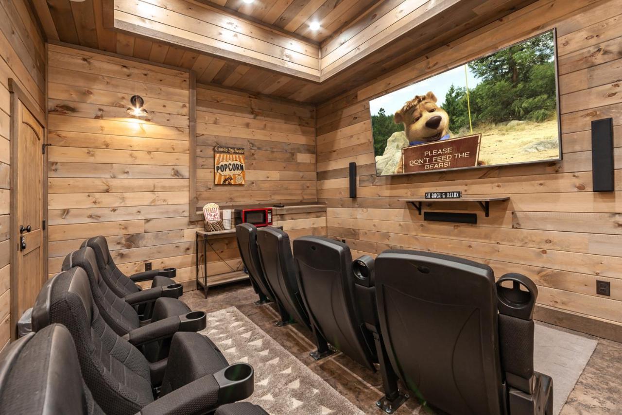 Splash Mountain Pool Hot Tub Theater Game Room Sevierville Exterior photo