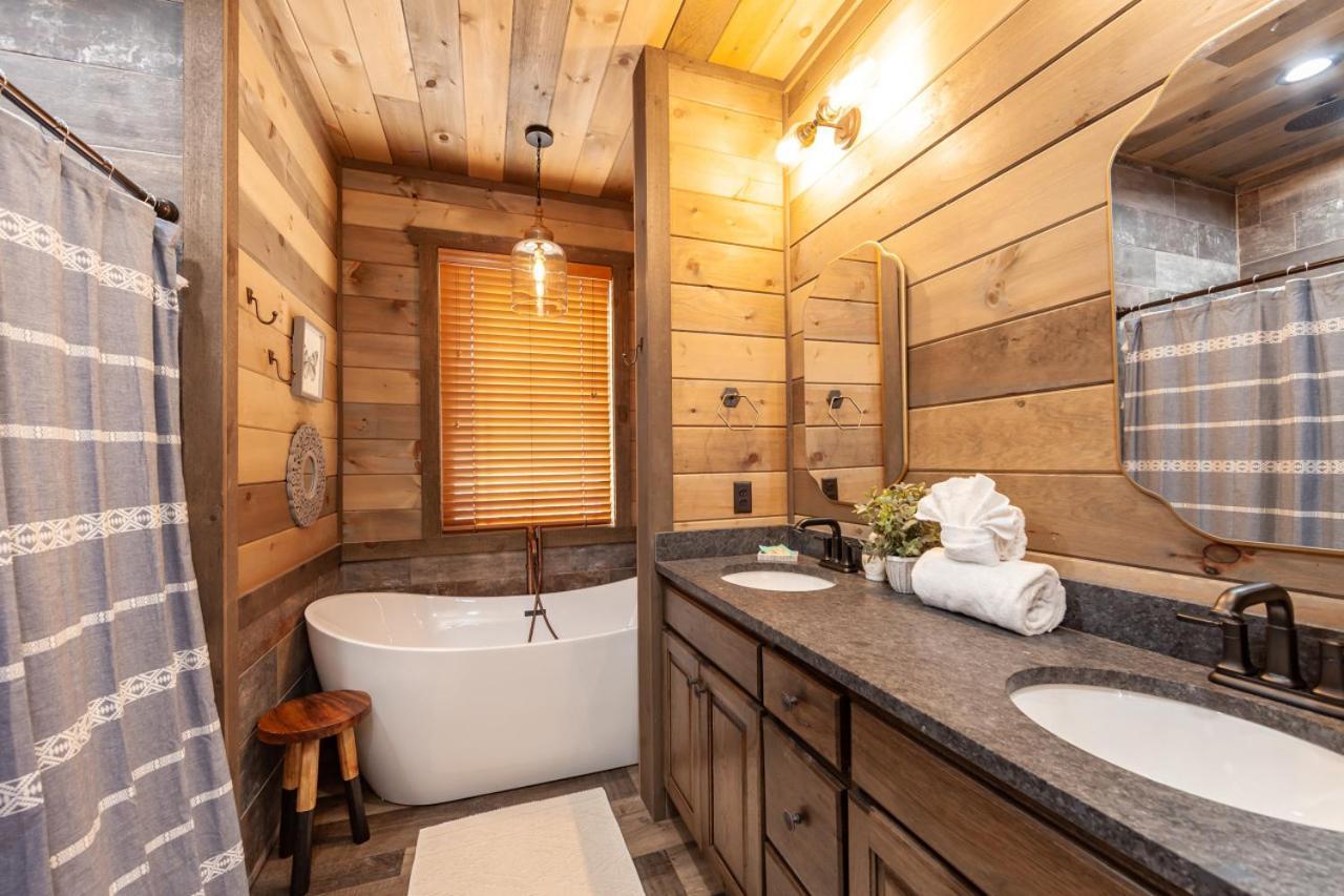 Splash Mountain Pool Hot Tub Theater Game Room Sevierville Exterior photo